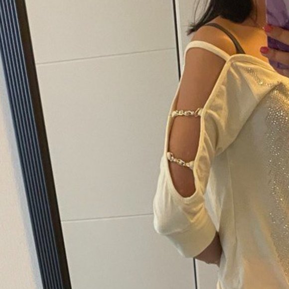 Women Blouse/ Shirt/ Top with pearls on the sleeves - Picture 5 of 12